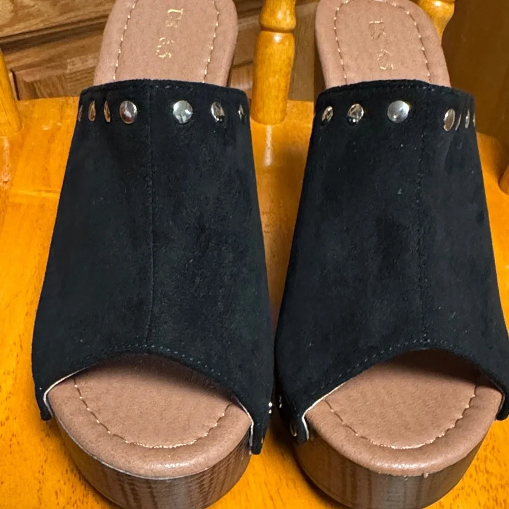 Allegra k NWOB 6.5 faux suede Black Studded 4” chunky heel slide Sandal
